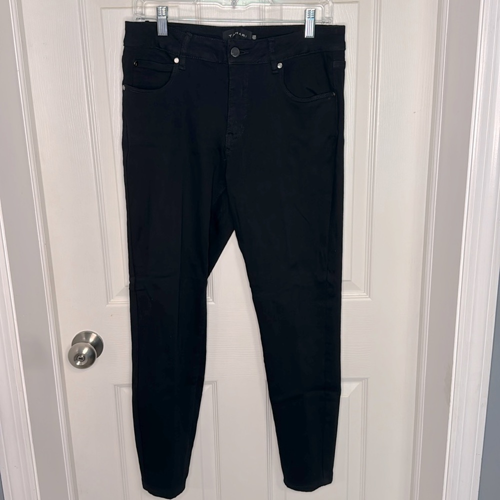 EUC Tahari Skinny Jeans